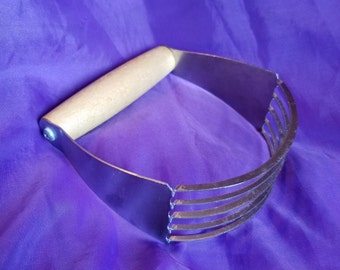 Vintage 1960's Multi-Use Fox Run Pastry Cutter or Blender - Wooden Handle