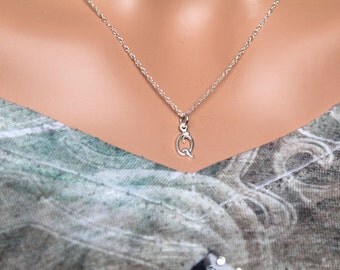 Sterling Silver Cursive Q Initial Necklace, Q Letter Necklace, Cursive Q Initial Necklace, Silver Q Letter Necklace, Q Letter Necklace