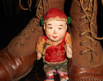 Antique CHINESE DOLL / precious, petite Antique doll dressed in silk