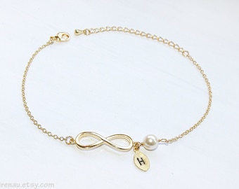Bridesmaid gift set of 5 4 3 Gold infinity bracelet set of 6 7 8 9 10 Initial Personalized bracelet with pearl, Gold infinity bracelet pearl