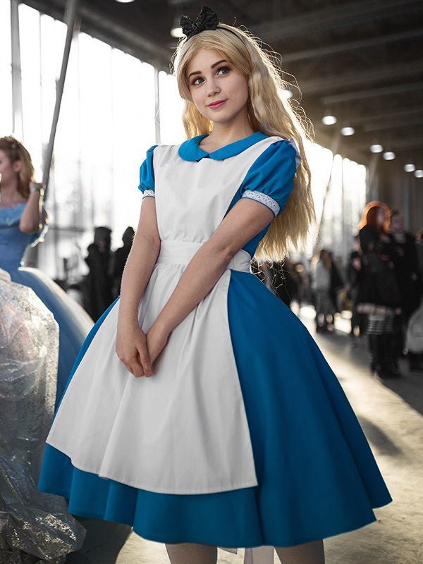 ALICE IN WONDERLAND disney cosplay