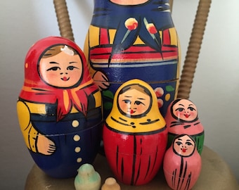 Nesting Dolls, Vintage Nesting Dolls, Russian Dolls, Matryoshka Dolls, Stacking Dolls, Matreshka Dolls. Set of 8.