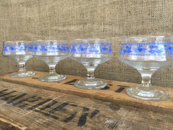 French Retro Sundae Serving Glasses - Arcoroc Luminarc Style Fruit Cocktail Dessert Glasses Blue Pattern Transfer / Retro Kitchen Dining