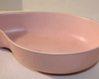 Vintage Royal Haeger pink kidney shaped dish ceramic pottery R667 display decorative serving dish made in the USA