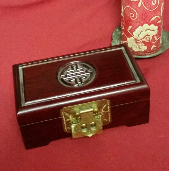 Vintage Lacquered Chinese Jewelry Box