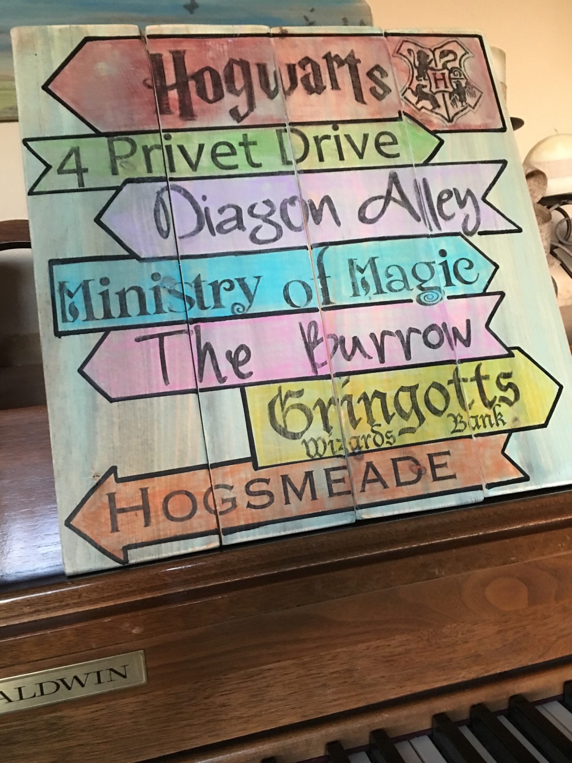 Harry Potter // Hogwarts // Arrow Sign