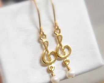 ON SALE Treble clef earrings, Sol Key earrings, Music note jewelry, Minimalist Jewelry, G clef earrings, music symbol, natural pearl