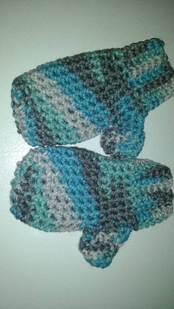 Items similar to Child's Mittens on Etsy