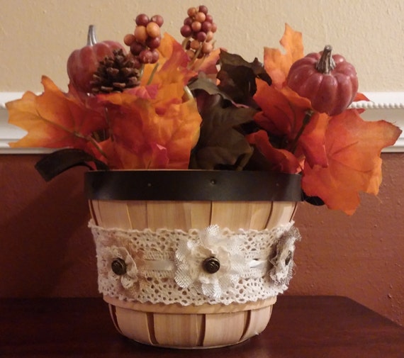 Lace mini Bushel BasketNatural Wood w/ Burlap
