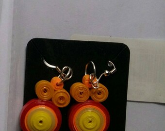 Round earrings paper quilling technique