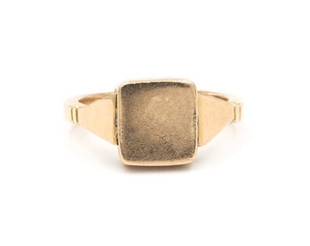 Men's Antique Gold Signet Poison Ring