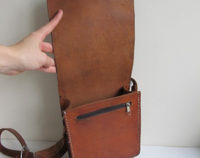 Vintage leather bag, mens messenger, tanned chestnut brown saddle leather crossbody, shoulderbag, mens lunchbag, leather handbag
