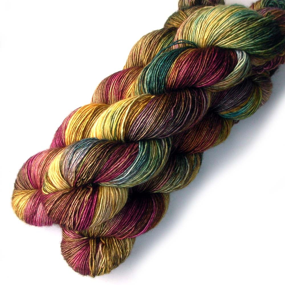 Vera Fingering Single Ply Yarn Raffia Flowers 500 yards