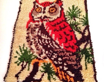 vintage rug - owl latchhook wall decor