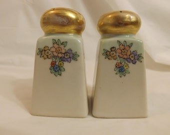 FREE SHIPPING vintage Nippon salt and pepper shakers (Vault 14)