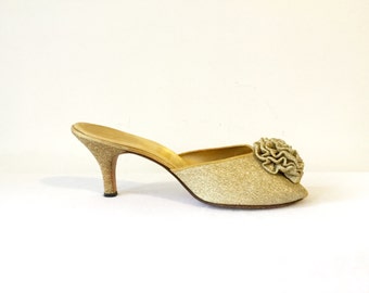 Vintage 50s 1950s Gold Shimmer Pomarosa Boudoir Slippers Daniel Green Shoes Pumps Heels Mules size 8.5 8 1/2 40s 1940s Peep Toe Open Shoes