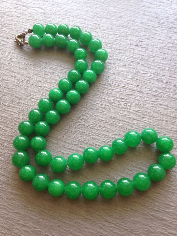 Vintage Peking Jade Green Glass Bead Necklace