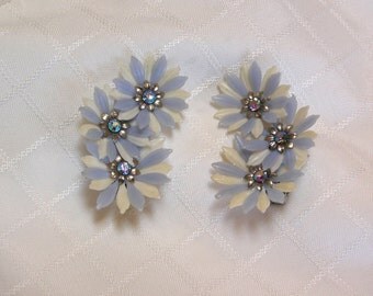 Vintage blue rhinestone plastic petals triple flower clip on earrings