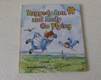Children's Book: Raggedy Ann and Andy Go Flying, Hardcover, 1980