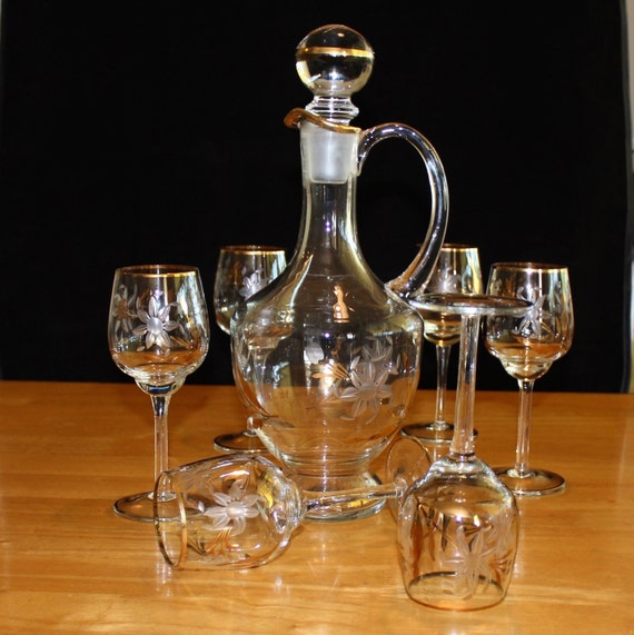 Vintage Floral Etched Gold Trim Wine Decanter and 6 Glasses