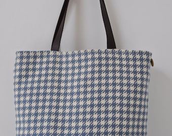 bag/tote with leather handles