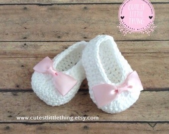 White Crochet Baby Booties, Christening Shoes, Baptism Shoes, Pink Bow Crochet Booties, Baby Girl Booties, Baby Shower Gift, Baby Shoes