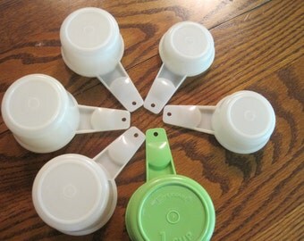 Vintage Set Of 6 Measuring Cups 1970