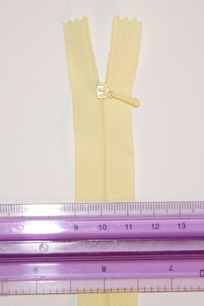 WORLDS SMALLEST ZIPPER in Lt. Yellow 802. 2mm across. Kit for