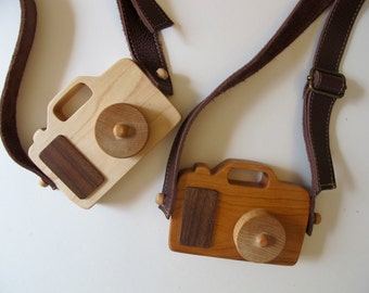 Wooden Toy Camera - Organic, safe and natural for your little photographer, explorer, adventurer