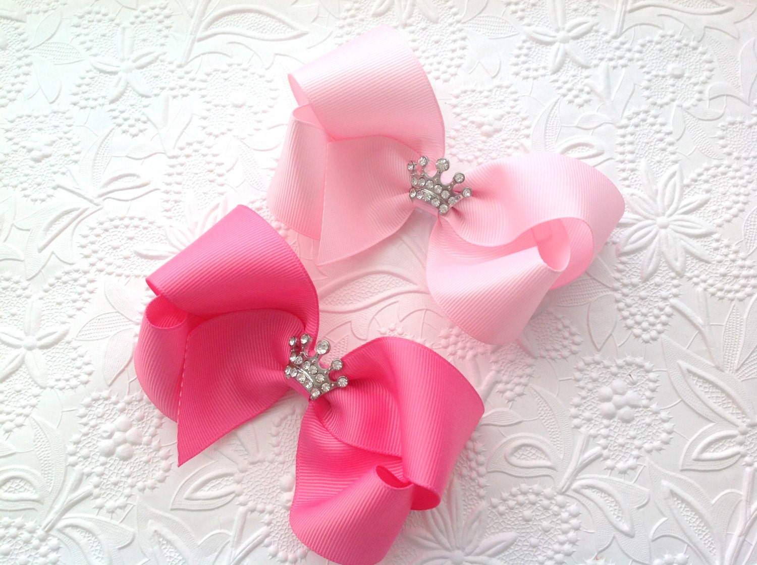 Princess bow: Pink hair bow with crown. Girls hair bow.