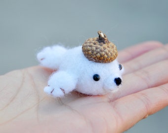 needle felt seal figurine, needle felt animal, seal miniature, animal miniature, needle felting animal, baby seal, seal animal