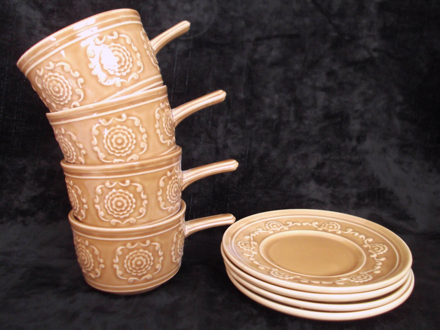 Vintage Tams ware soup bowl & saucer. Set of four Tams ware handled