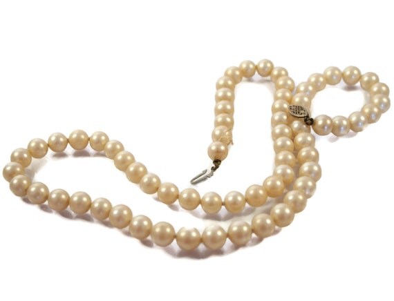 string of pearls costume jewellery