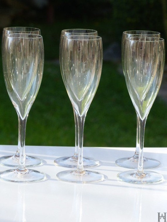 Tulip champagne flutes with gilding from 80s. France Gosset