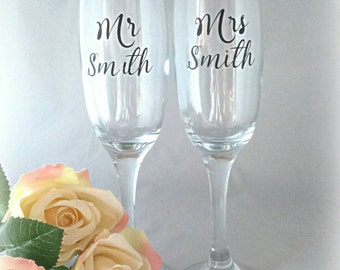Wedding glasses, wedding flutes, wedding wine glasses, wedding decor, Mr and Mrs, wedding drinks, toasting glasses, champagne flutes, gift