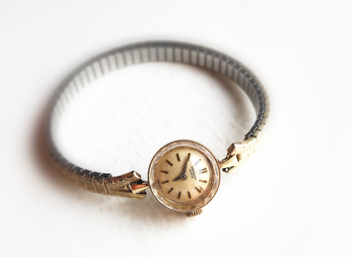 Vintage 18k Yellow Gold Universal Geneve Ladies Wrist Watch 