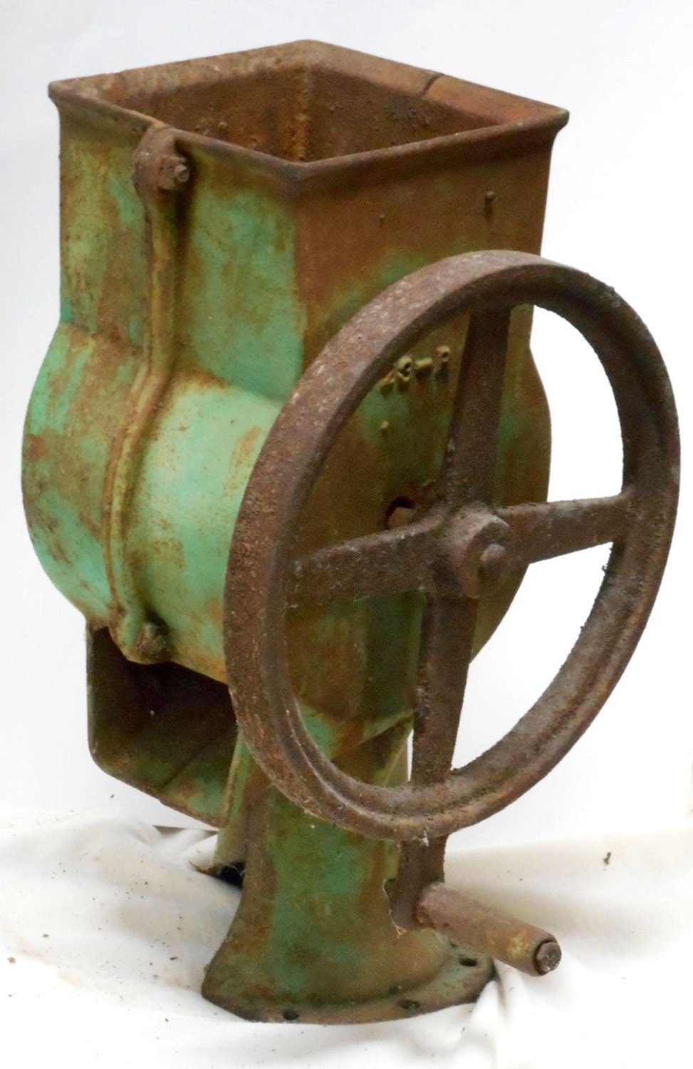 Antique primitive LITTLE GIANT 23 cast iron metal Ice crusher