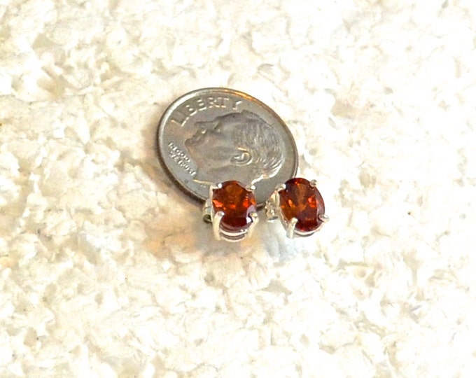 Hessonite Garnet Studs, 7x5mm Oval, Natural, Set in Sterling Silver E921