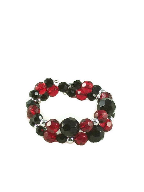 Items similar to Red and Black Memory Wire Bracelet with Glass Beads on ...