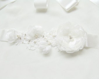 Bridal ivory sash, Floral sash, Flowers sash wedding Pearls sash, Romantic wedding accessories Lace