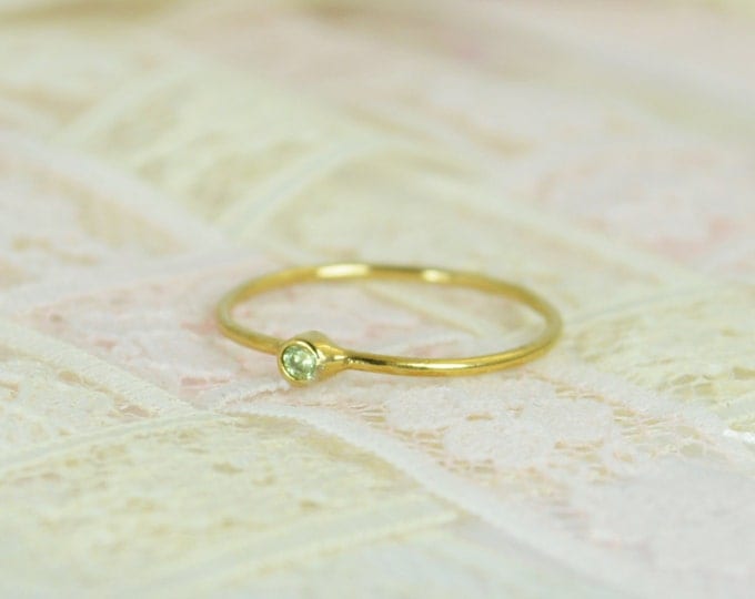 Tiny Peridot Ring Set, Solid 14k Gold Wedding Set, Stacking Ring, Solid 14k Gold Peridot Ring, August Birthstone, Mothers Ring, Gold Peridot