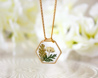 Resin / necklace /Terrarium Necklace, Gift for her, Real Flower Necklace, Minimalist Necklace, Cool Necklace, Resin Necklace, Boho, bohemian