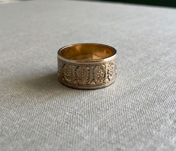 Beautiful Vintage Antique Wide Gold Filled Ring Cigar Band