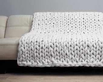 Chunky knit Blanket. Merino Wool Blanket. Bulky Blanket. Extreme Knitting by woolWow! Milk color.