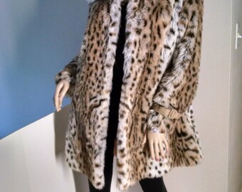 St Moritz Faux Fur Coat / High Quality Fake Fur with a Peach Satin lining / Big Collar to pull around face in Cold Winds / Real Warmth