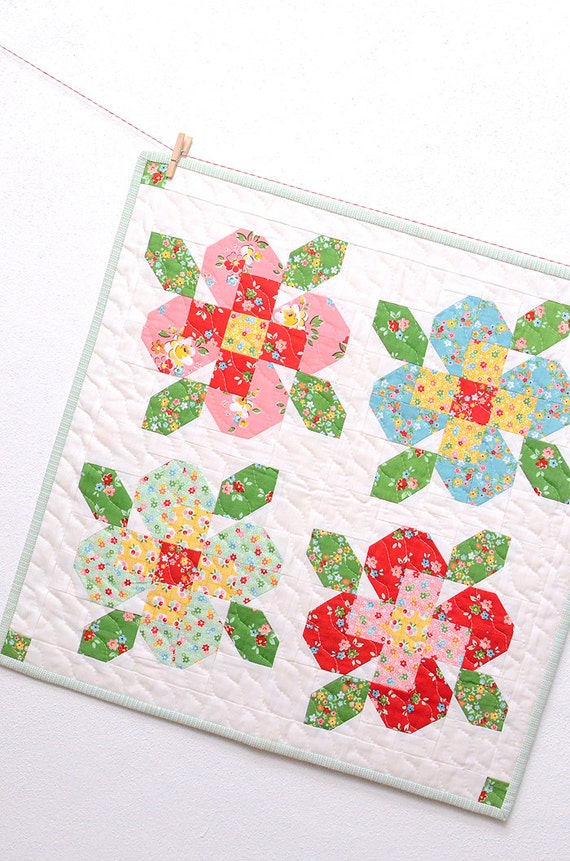 PDF Quilt Pattern  Flower Garden MINI from ellisandhiggs on Etsy Studio