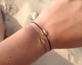 Herlin bracelet cordon - Gold seashell bracelet black and sandy beige