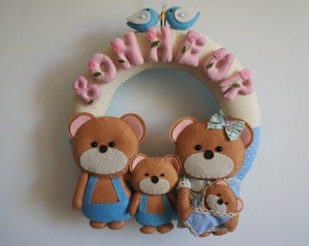 Crown family of bears in felt for decoration