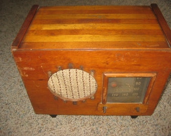 RCA Victor 1940's His Masters Voice Radio. "Unknown Model"