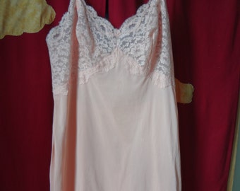 Slip Vintage 1970's Peach with Lace